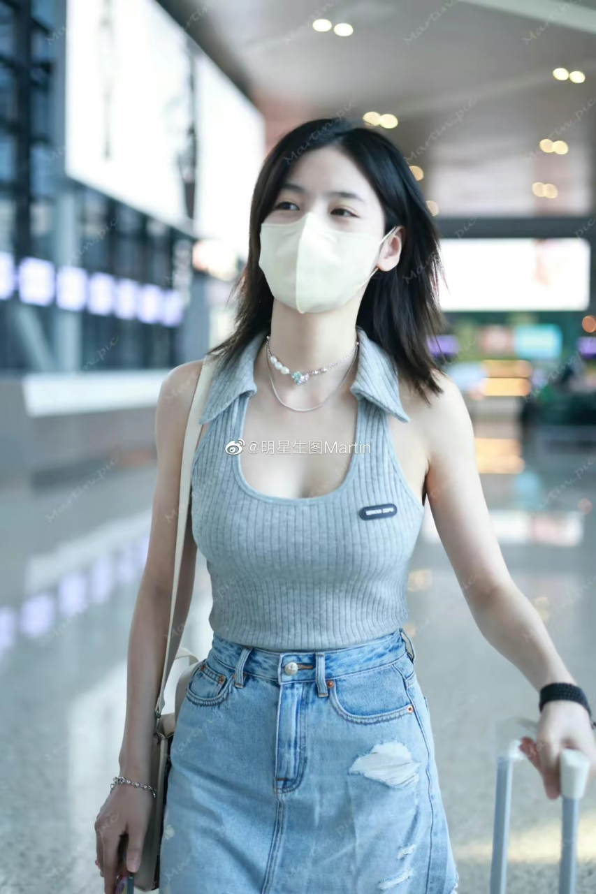 歌手赵粤 机场秀