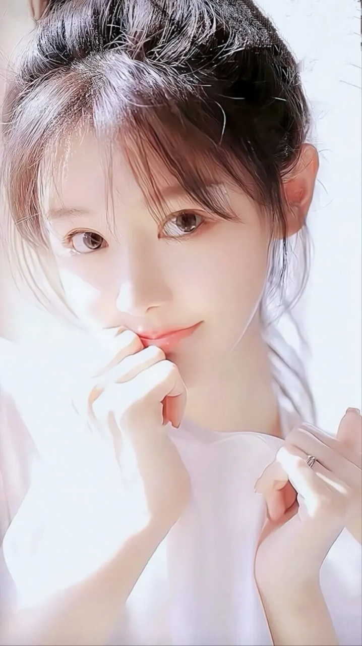 享受幸福生活的美少女 (图片来自网络,侵删)