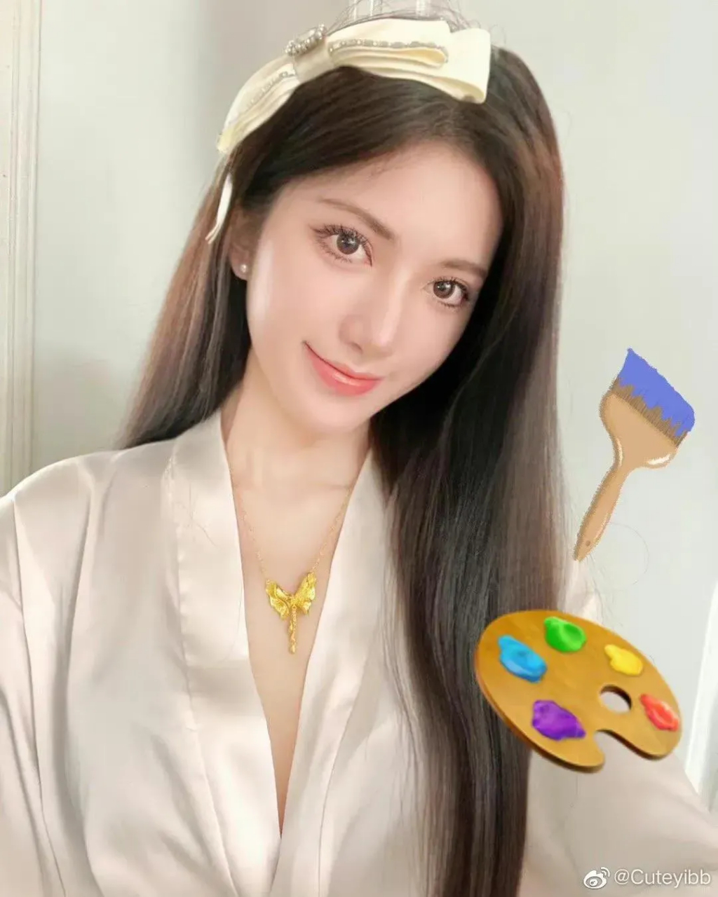 一天秋色冷晴湾,无数峰峦远近间. ——翁卷icon《野望》