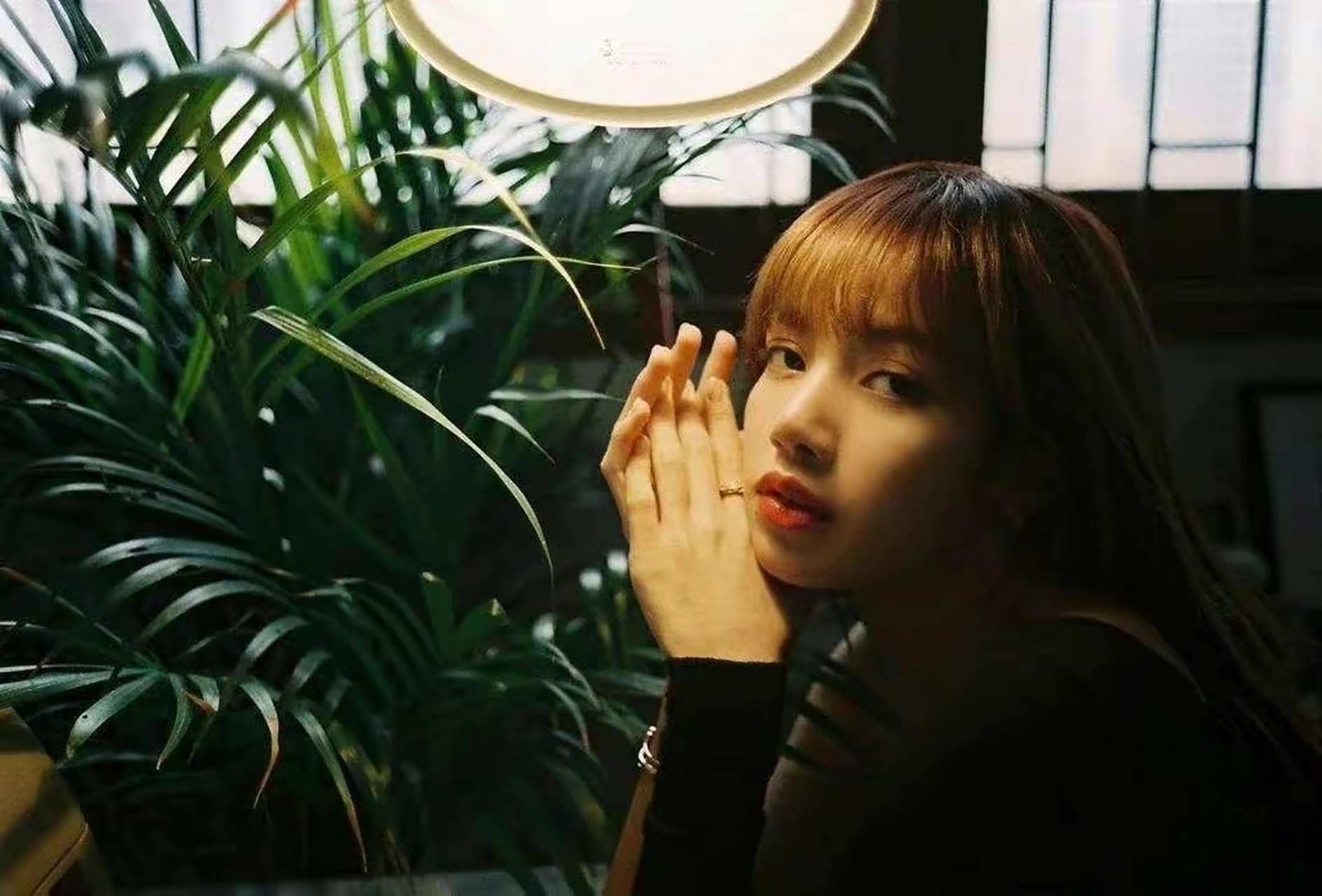 blackpink lisa壁纸分享第二弹:又甜又酷,气场全开