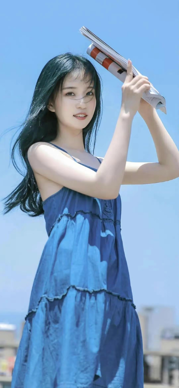 蓝色裙子清纯少女手机壁纸