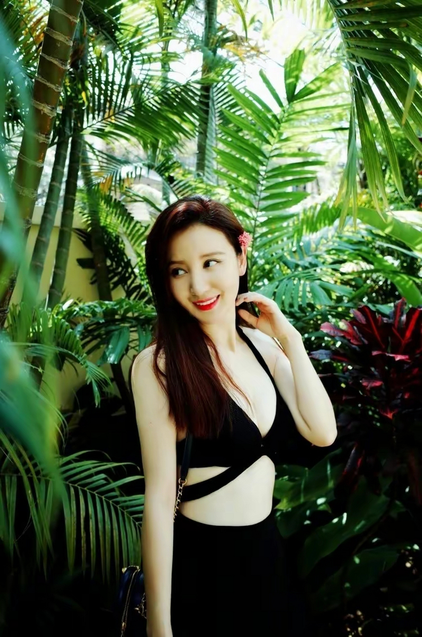 比基尼美女御姐张萌明星火辣养眼度假照