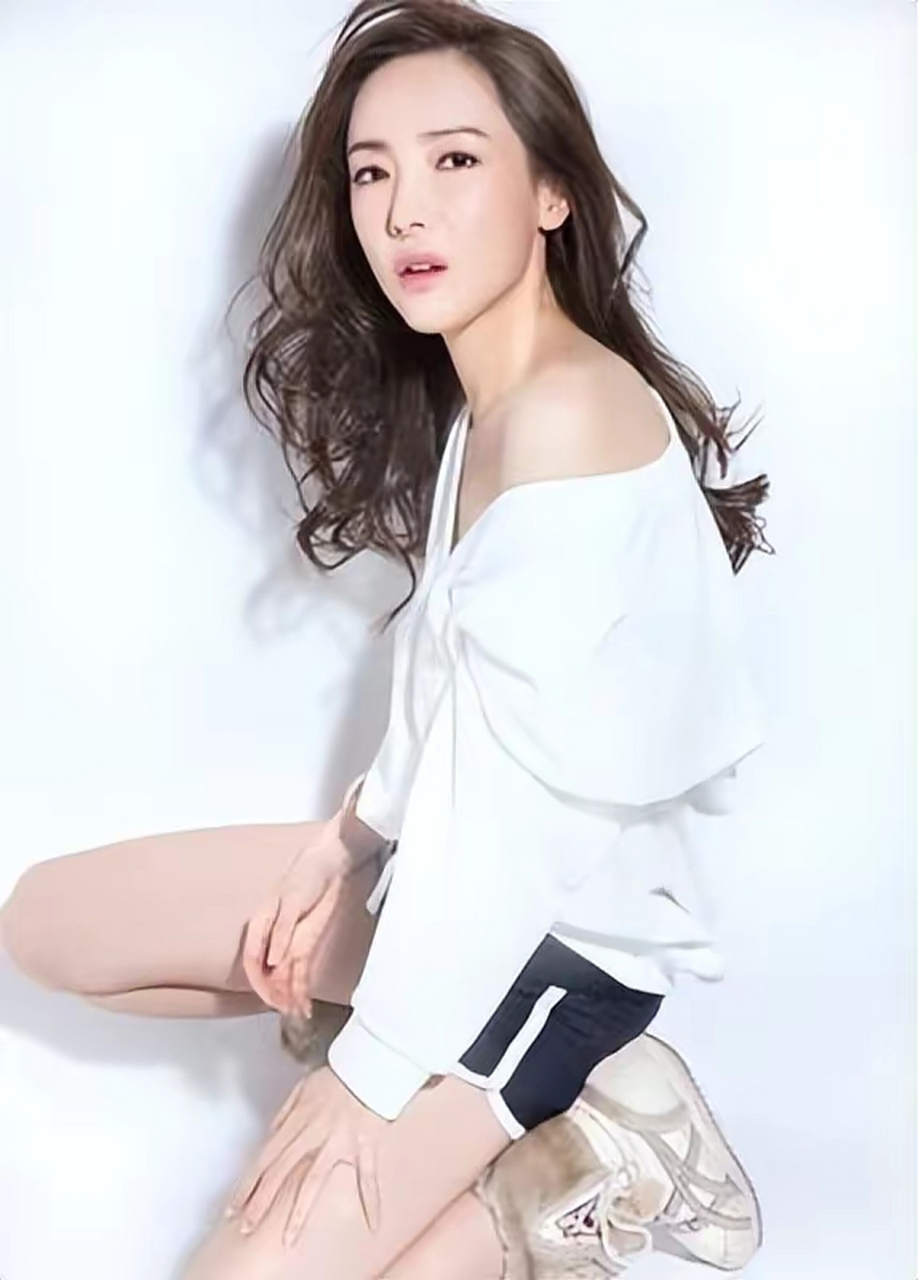 漂亮性感的叶一云