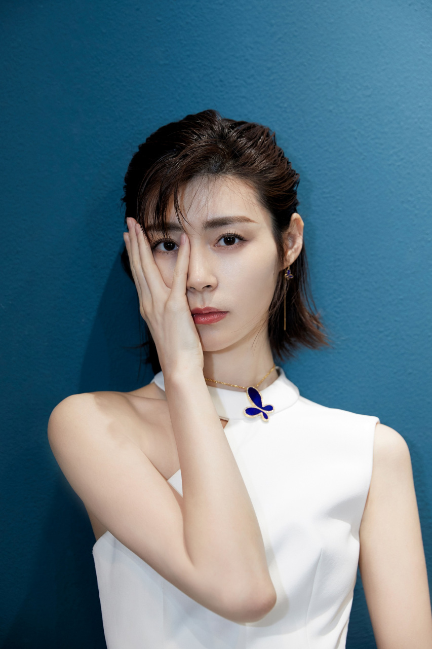 卢杉精美壁纸,气质优雅时尚大方,是心动的感觉