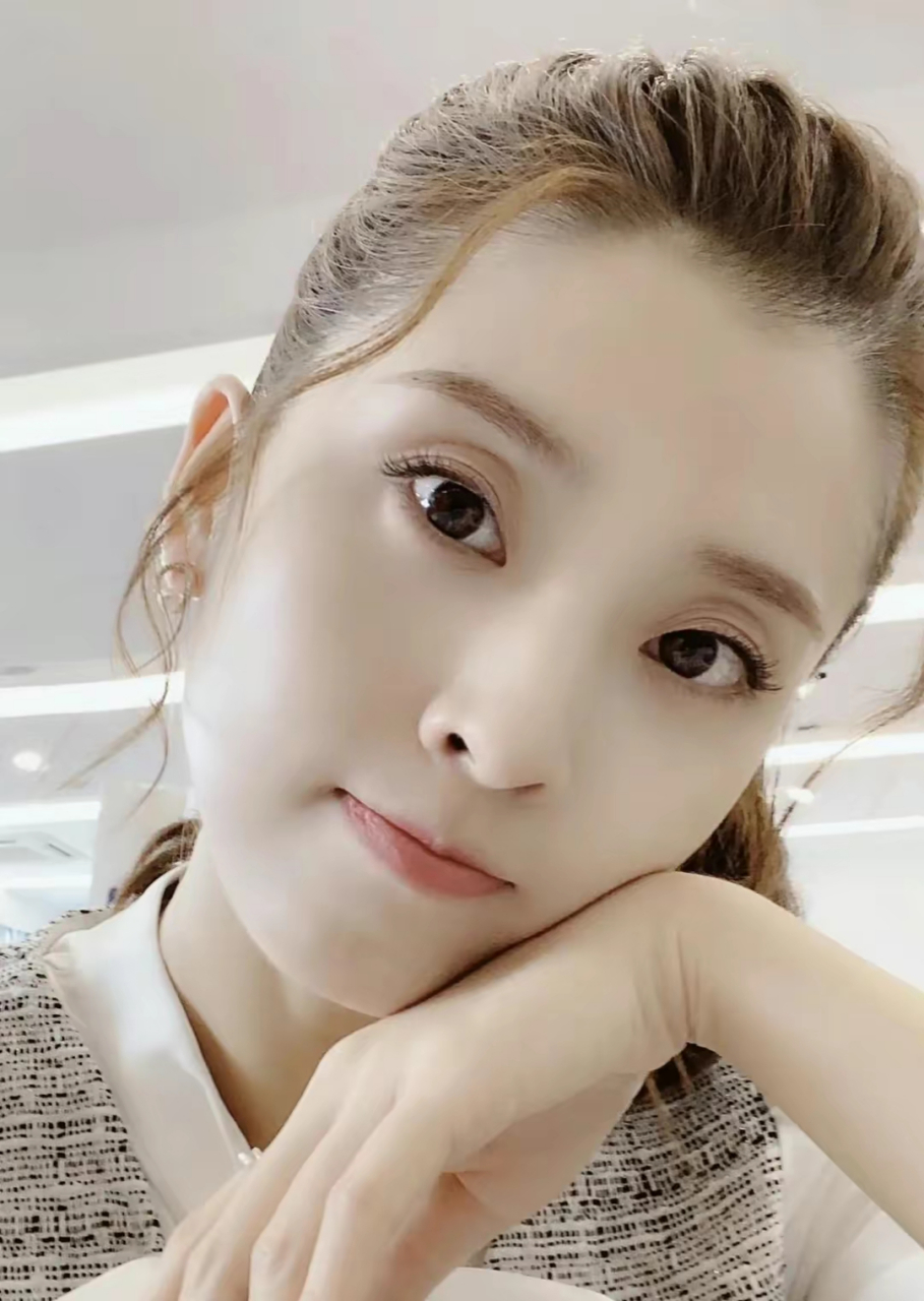 女星李若嘉写真合集:清纯唯美,靓丽娇艳