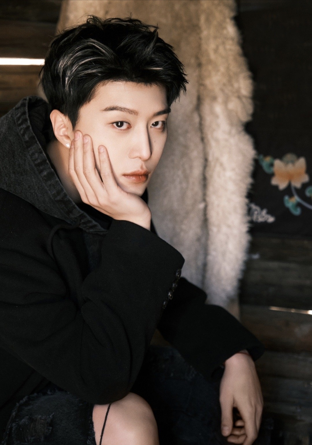 范丞丞白色挑染造型好帅[期待]