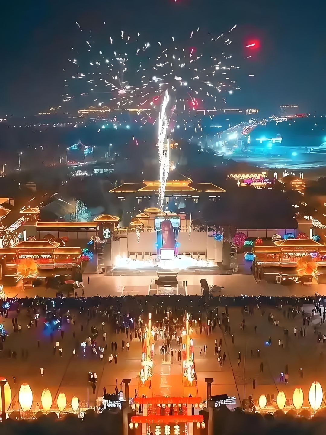 在春节期间,河南商丘的火神台庙会上,非遗民俗展演精彩纷呈:火神祭祀