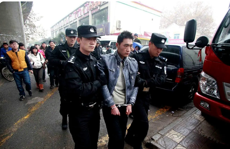 近日,内蒙古通辽市公安局破获一起辐射全国的特大网络组织淫秽表演