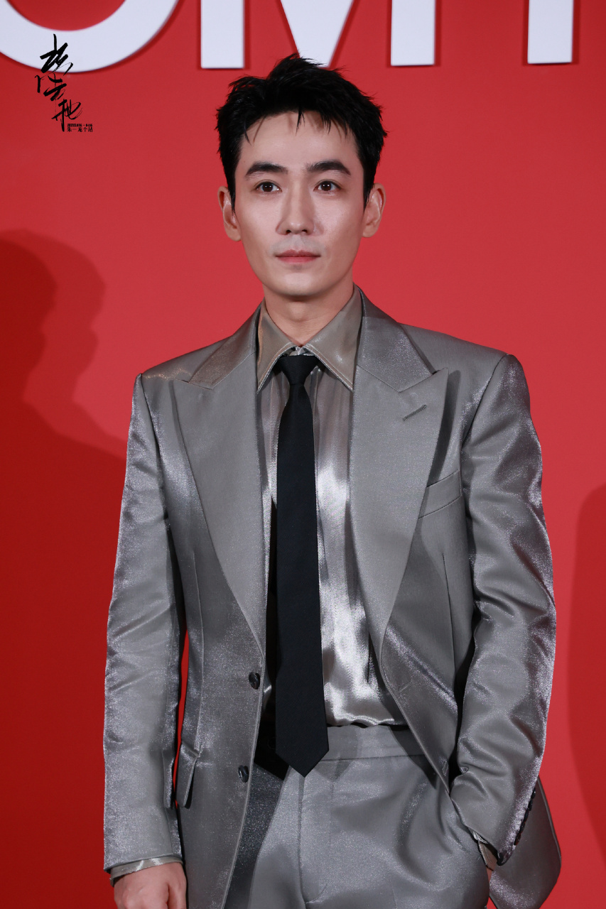 冷峻鲨手朱一龙. 新鲜tf龙,银装素裹,贵气成熟.