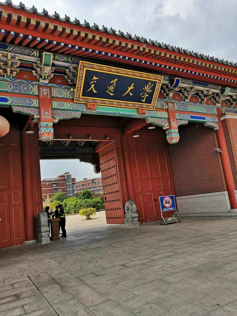 去年孩子考入了上海交通大学机械与动力工程学院,3月份的时候分流到了