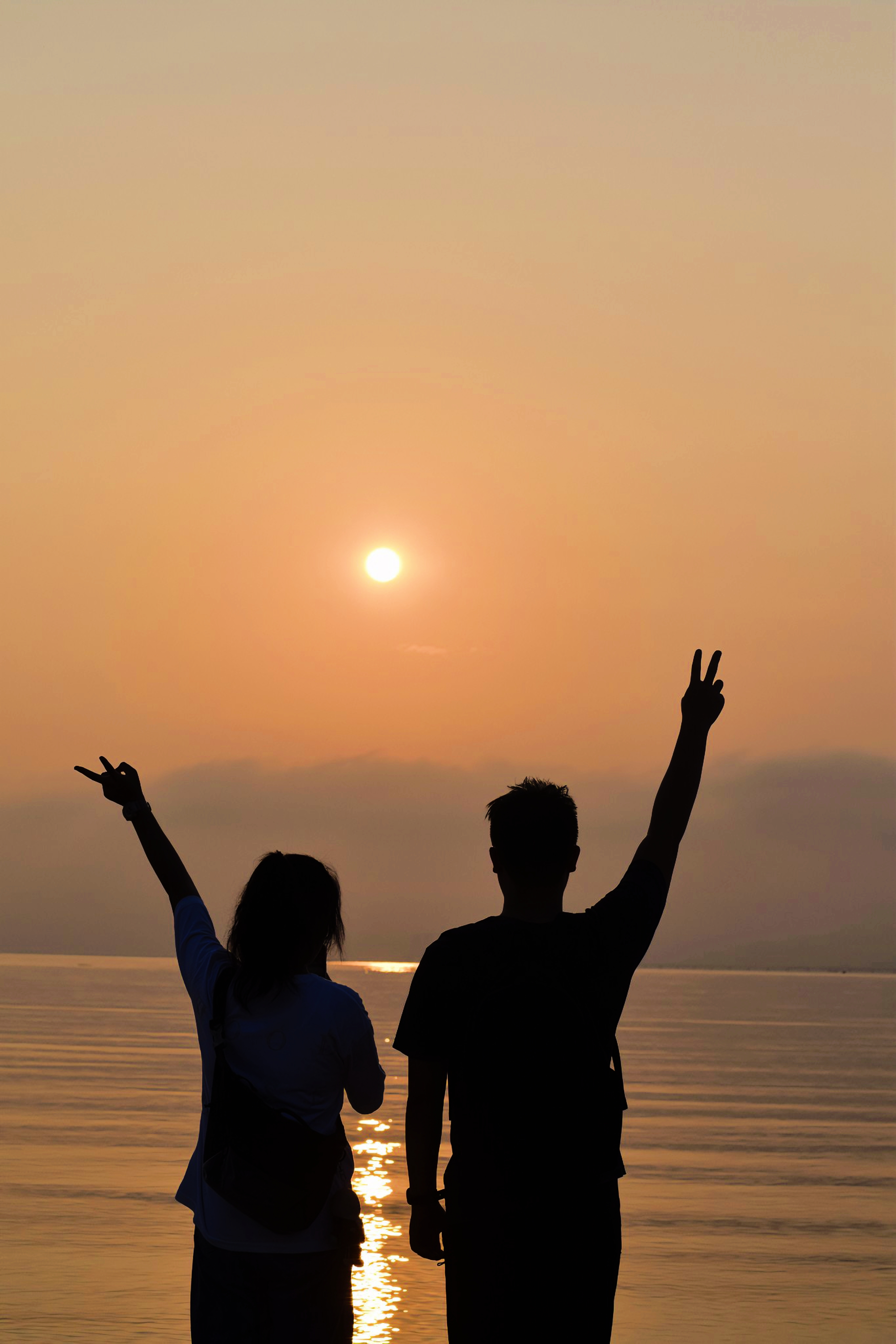 海浪拍打着礁石,宛如轻柔的乐章