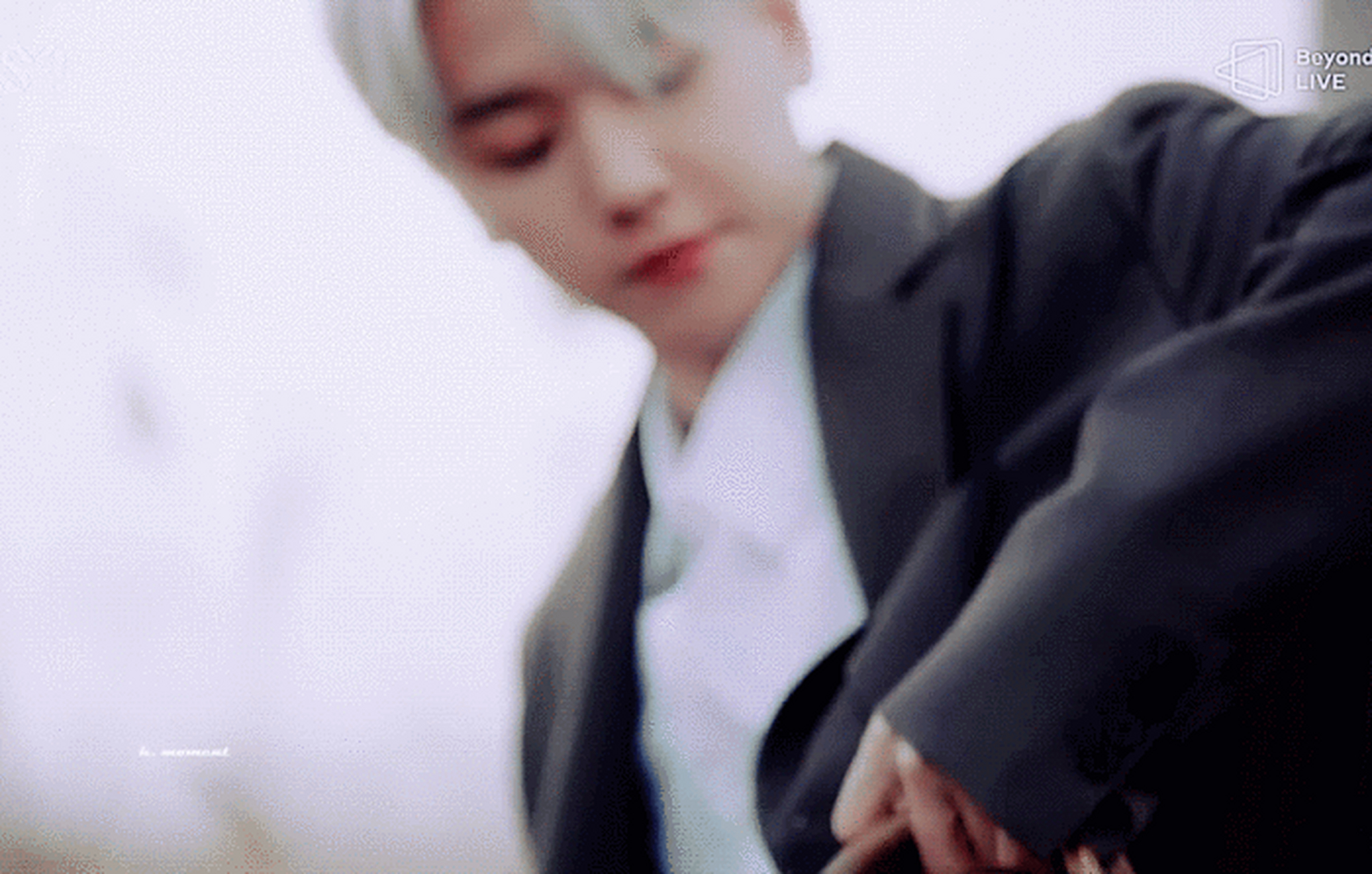 橙光《朱砂》边伯贤   阮清欢 我是阮清欢,在这个纸醉金迷的名都中