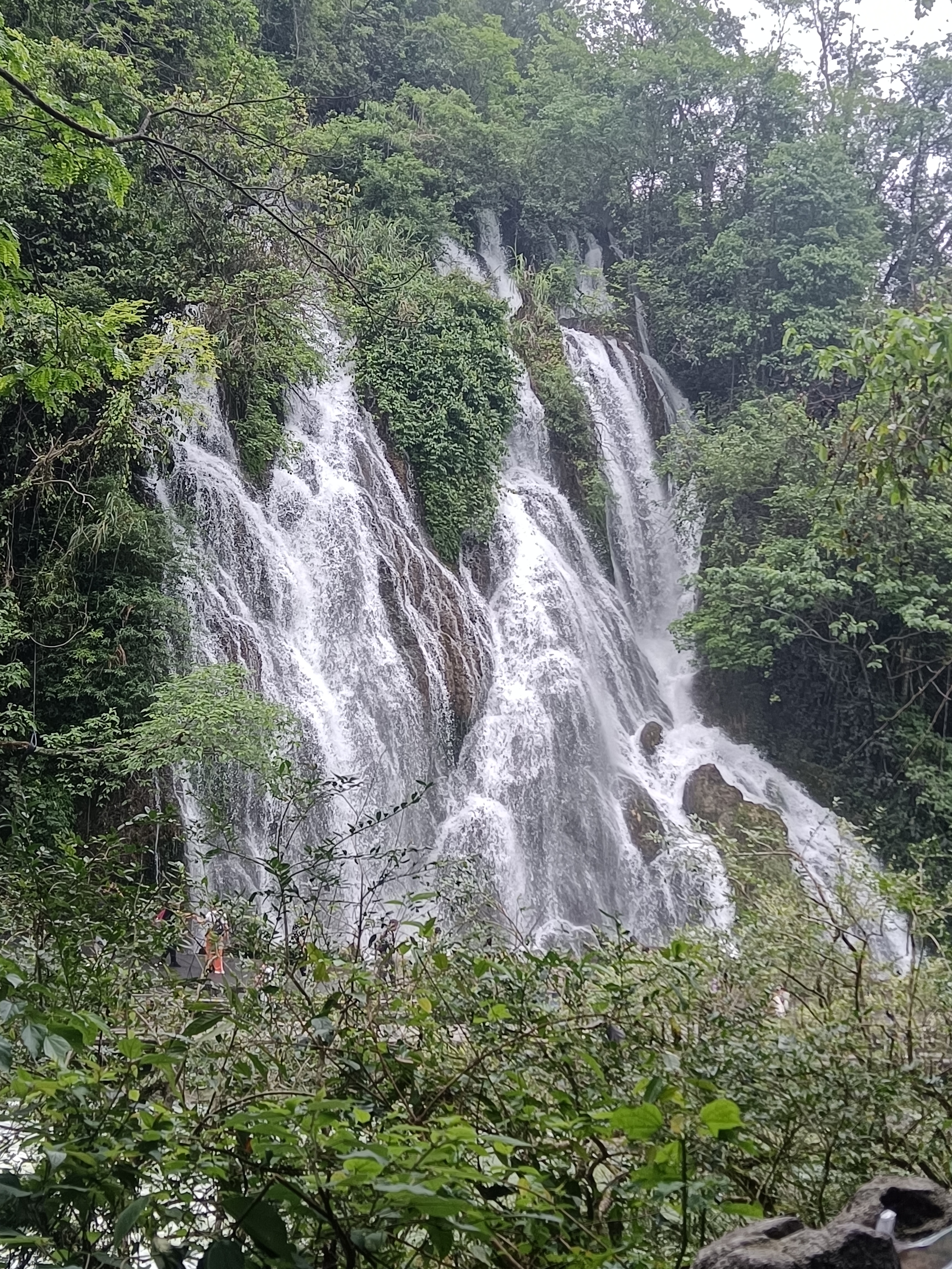 玉树龙西寺土登瀑布图片