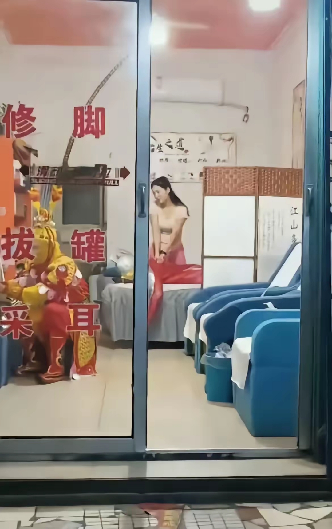 这世间仿佛背负着无尽的疲惫,就连机智勇敢的猴哥和