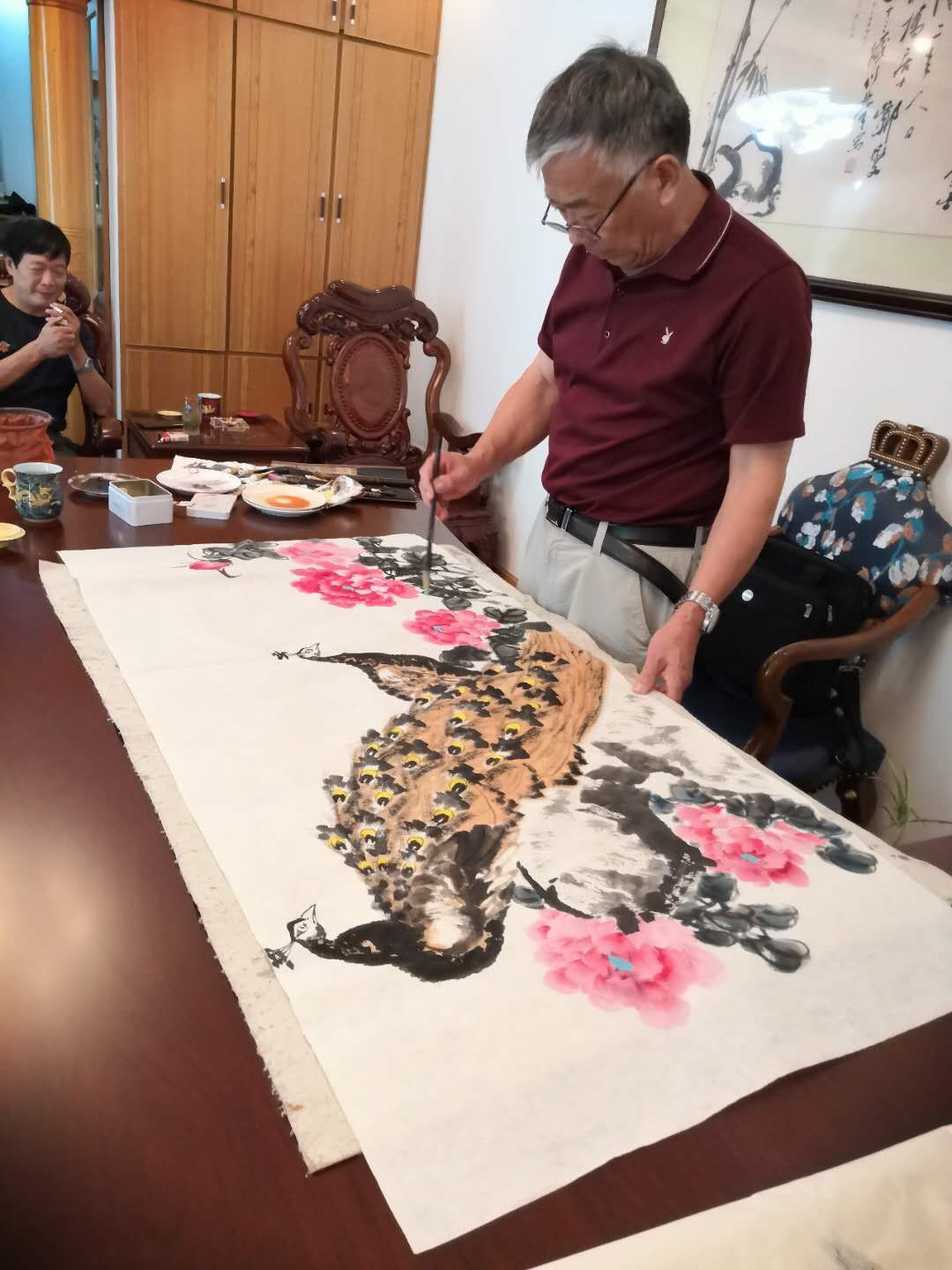 花鸟画画家张贵方现场作画