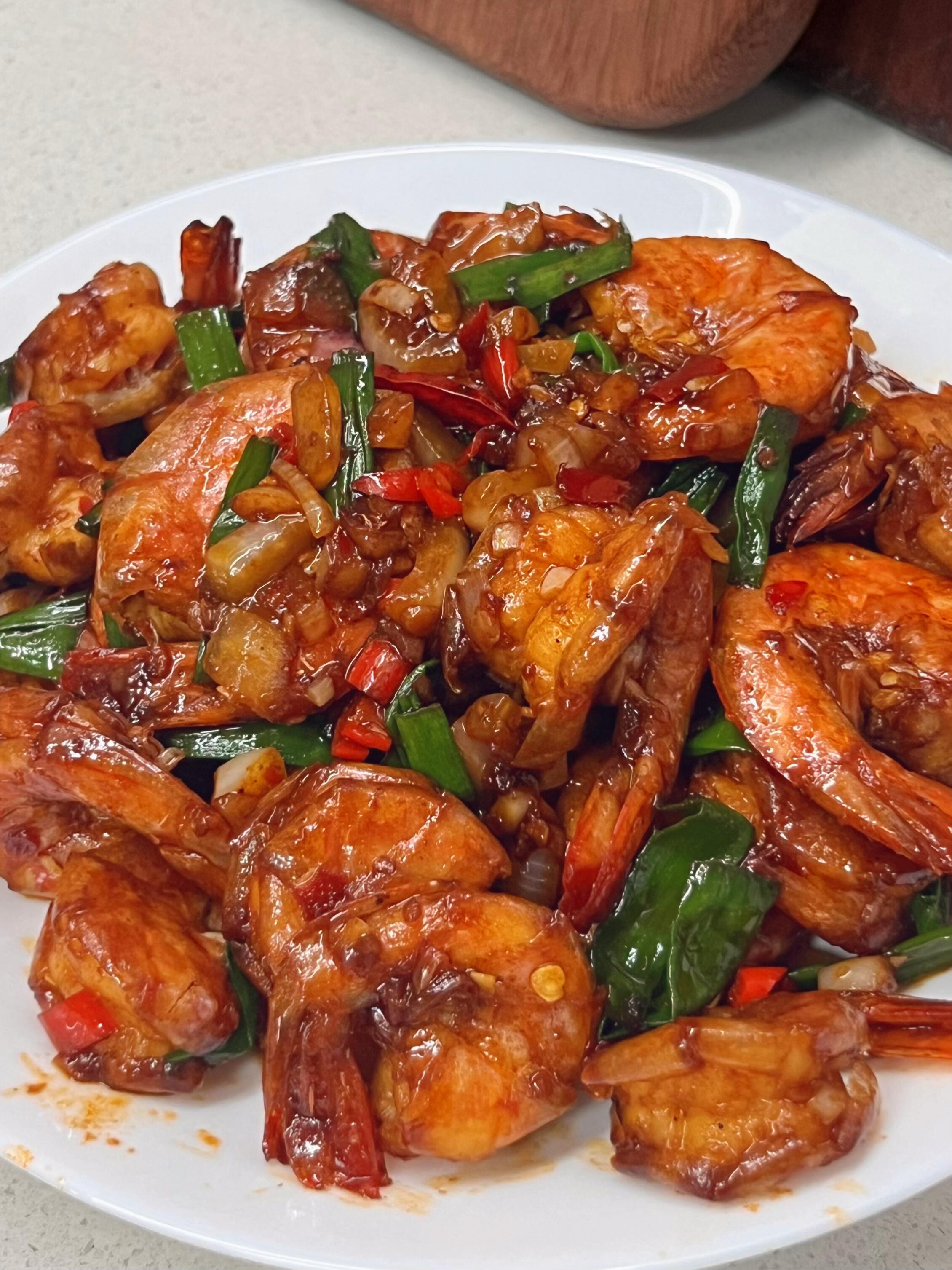 情绪价值直接拉满  ||附做法: 1鲜虾去头,去虾线,开背,准备洋葱碎