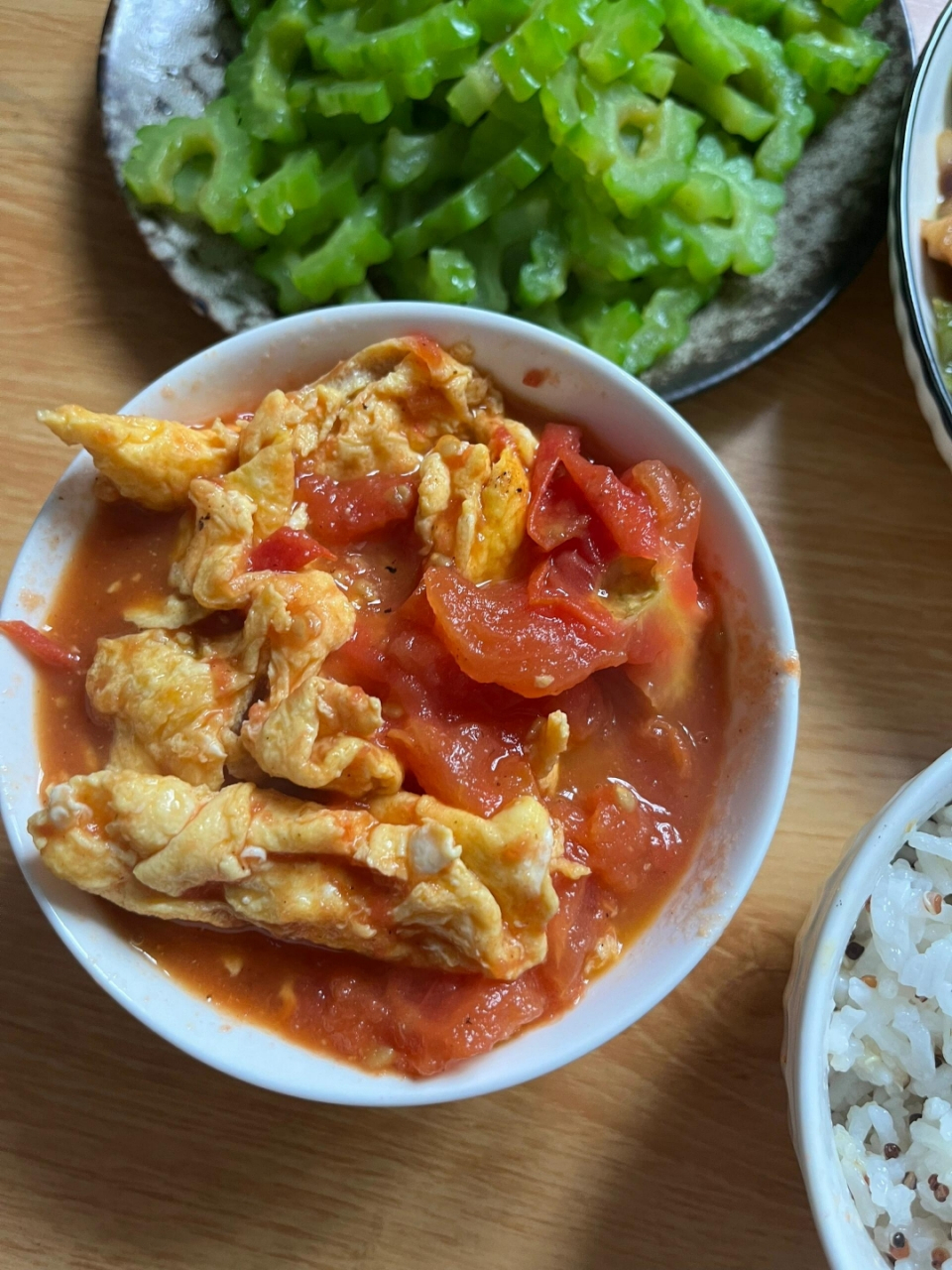 给爸妈做的晚餐,苦瓜炒的好真的就不苦 清炒苦瓜 番茄鸡蛋 宫保鸡丁