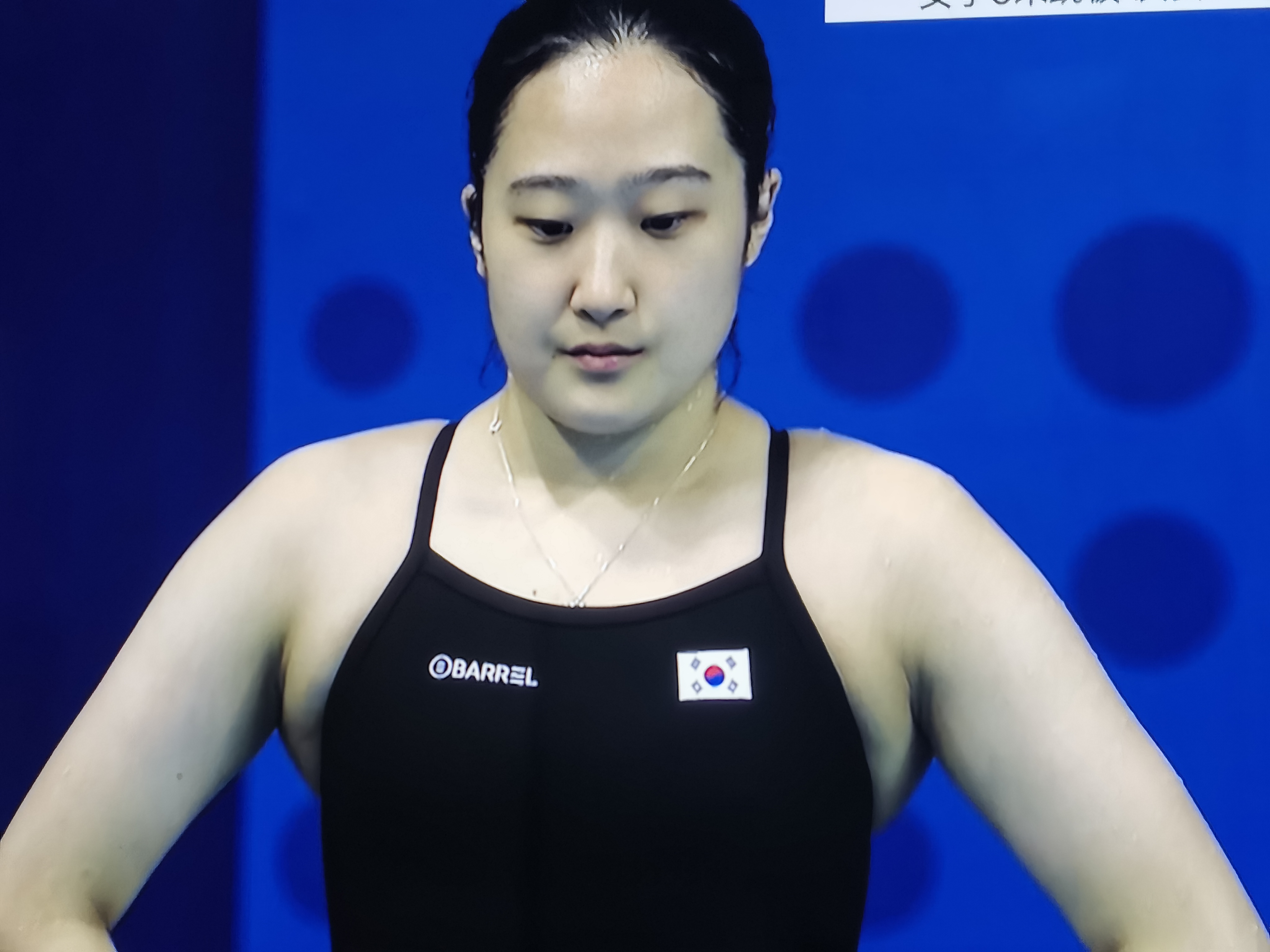 亚运会女子跳水3米板决赛,只有这位韩国选手是戴着金项链跳水,幸好