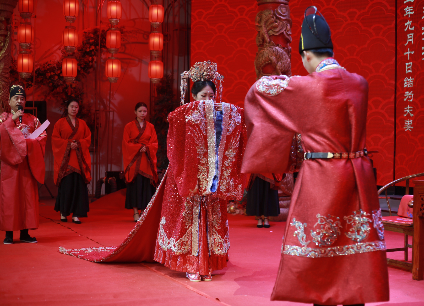 《中 式 婚 礼》  超音速天地,姗姗三拜 百年约定