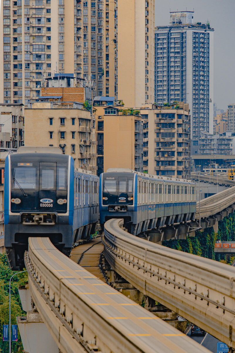 这是最近发生在重庆的真实真事,重庆轨道二号线地铁被困40分钟,讶热