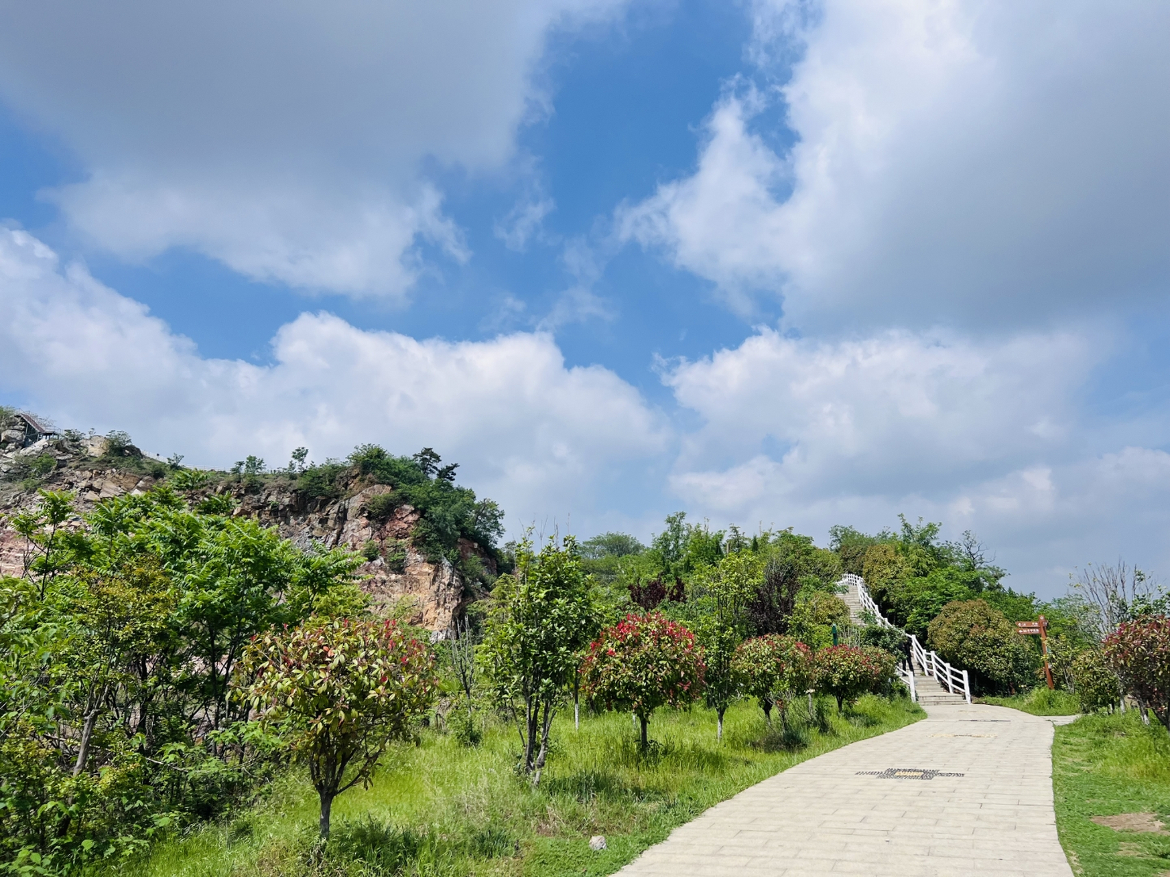 信阳息县的濮公山地质公园,作为千年息州的4a级景区,让广大游客了解