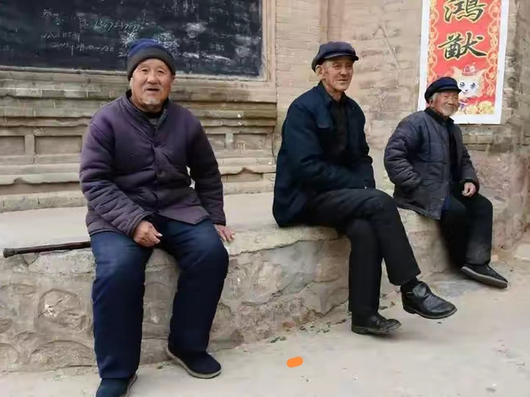 岁月在他们脸上刻下深深的印记,希望大家没事的时候经常回家看看老人