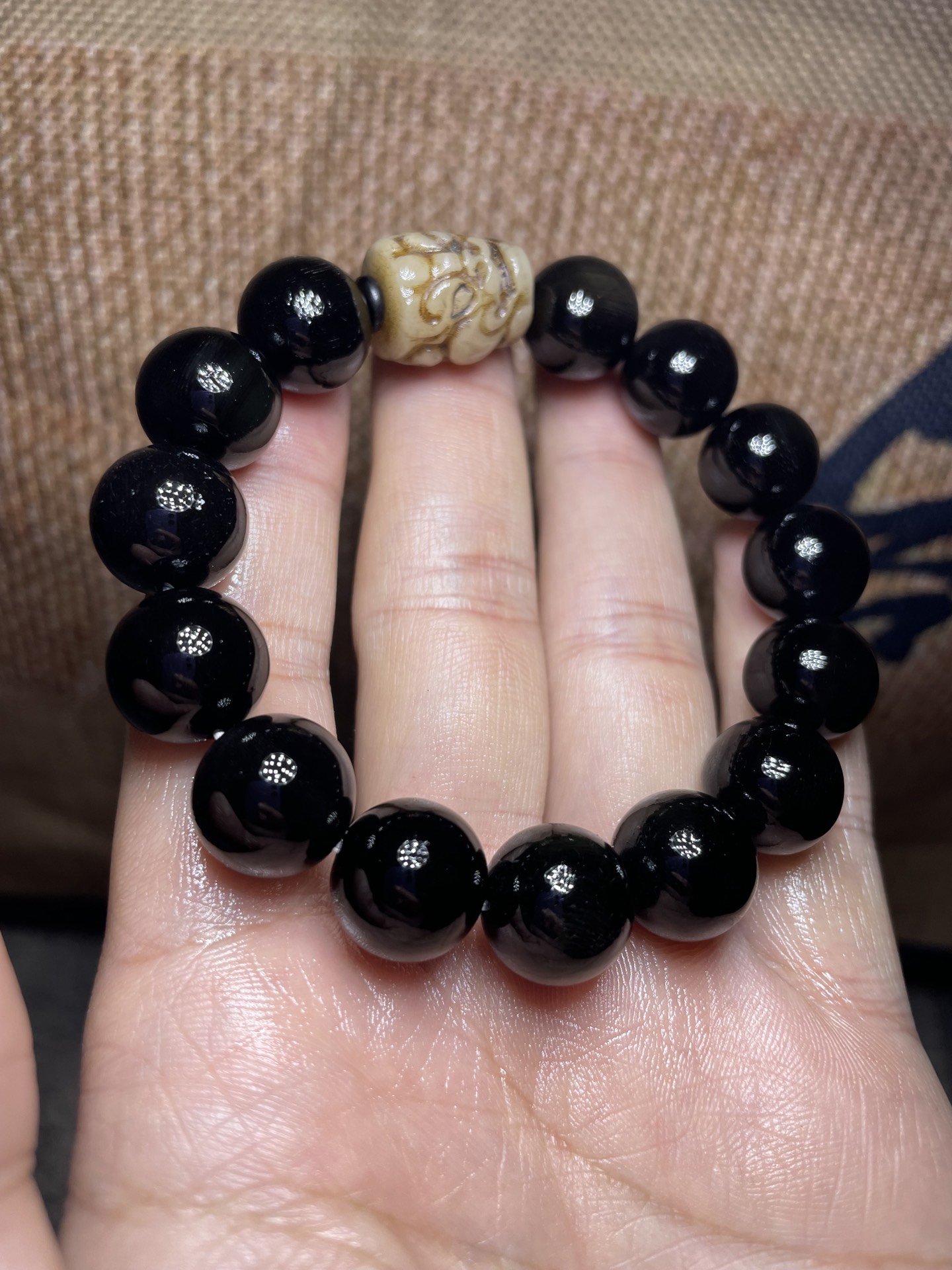 【罕世珍宝 极品黑金手串8215现.@乾坤稀文玩的动态