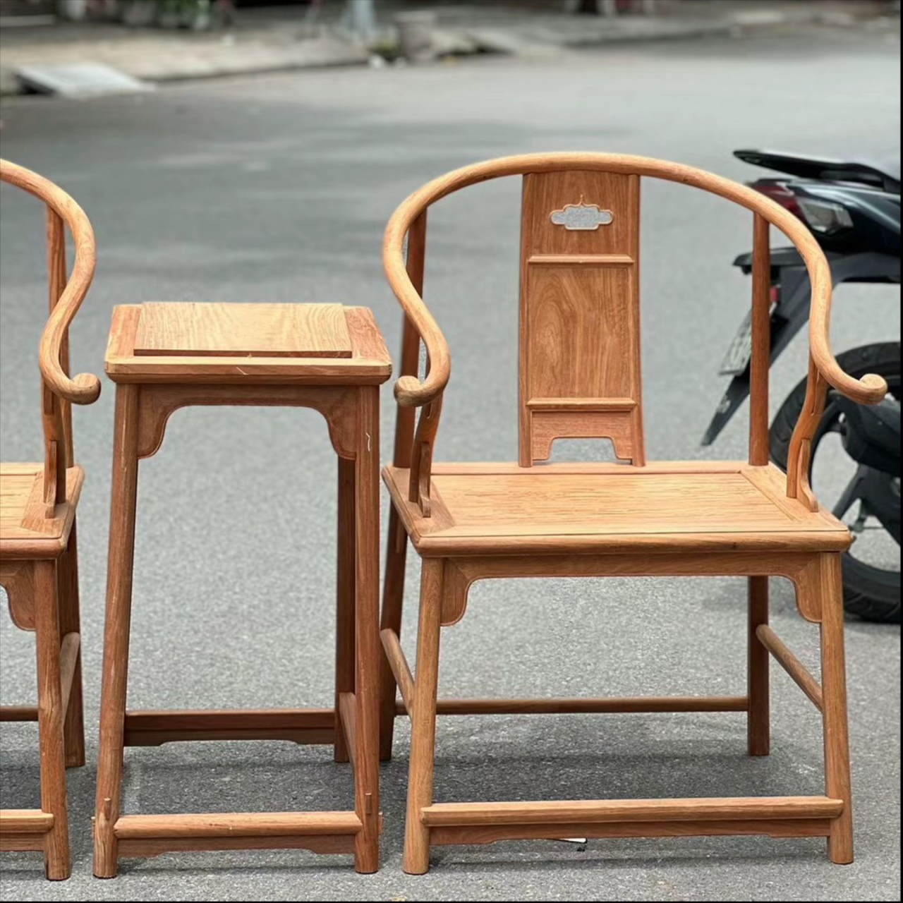 安思远圈椅三件套 有这样一对圈椅,是用一个人的名字命名的,安思远垂