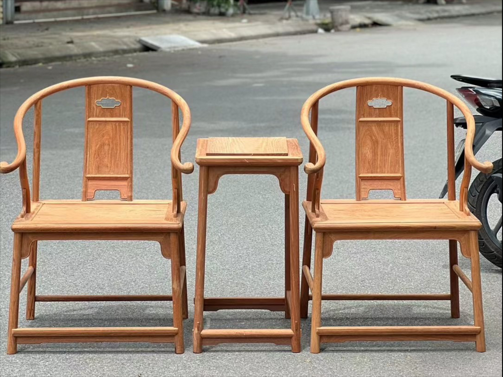 安思远圈椅三件套 有这样一对圈椅,是用一个人的名字命名的,安思远垂