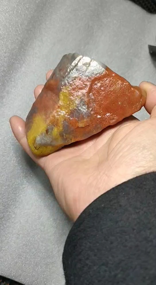 新疆戈壁三彩玉原石精品