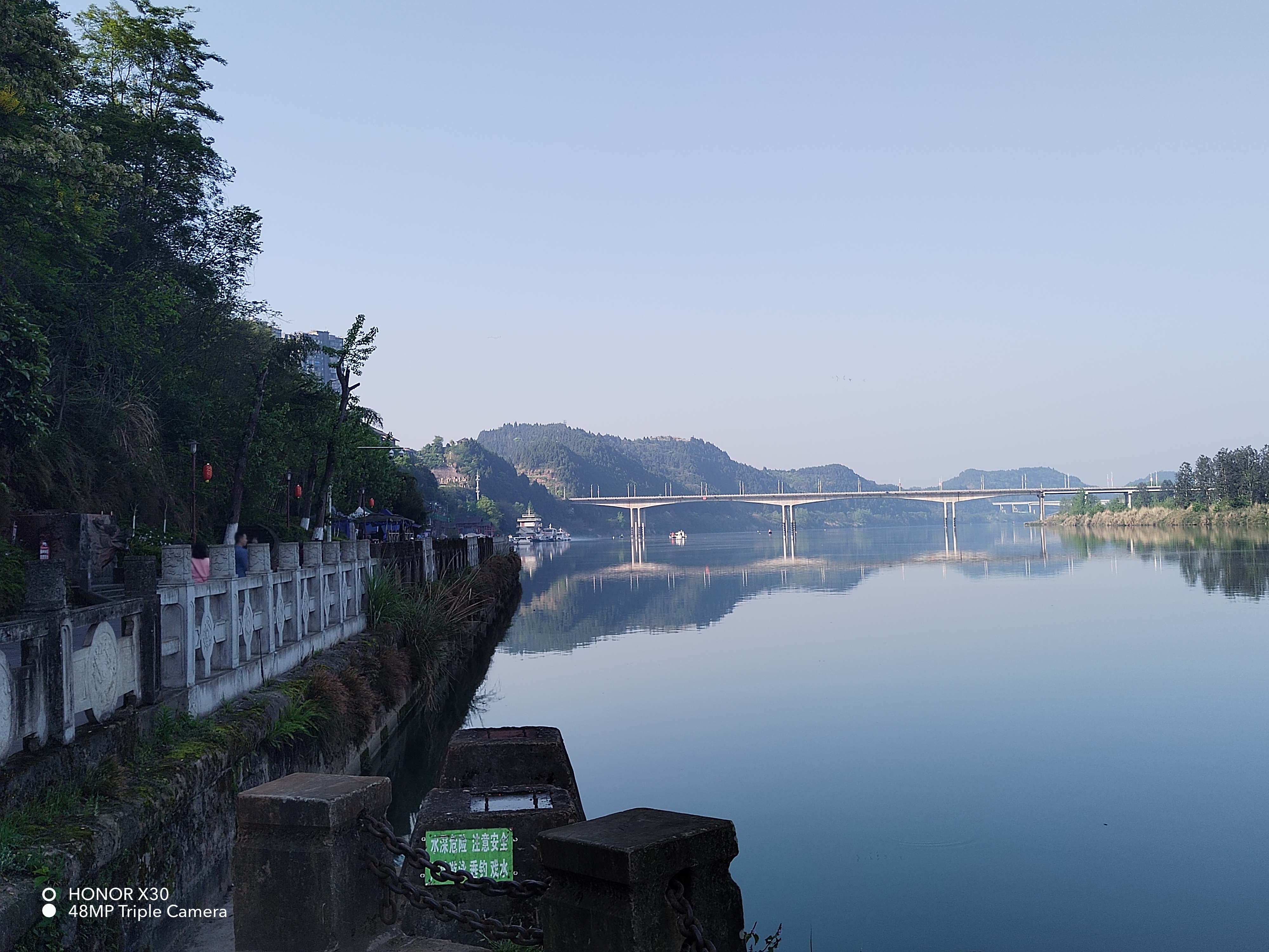 蓬安风景美如画 文/福虎 蓬安美景如画卷, 沿途风景入眼帘.