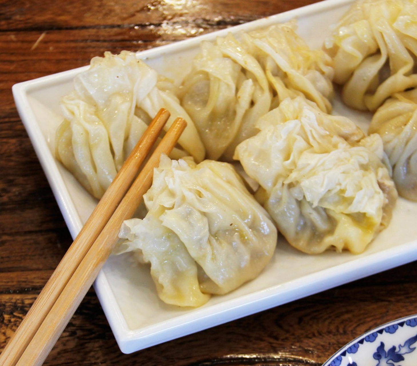 本地逛吃笔记# 呼和浩特烧麦是内蒙古自治区的传统特色美食,历史泳妹