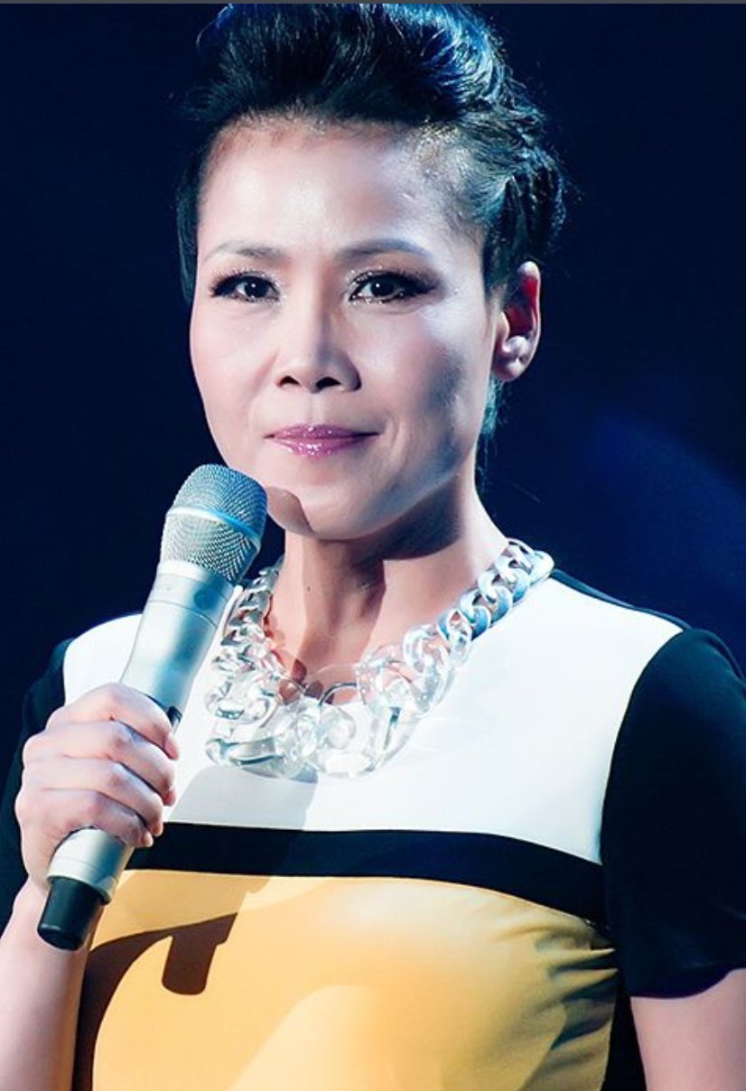 那英和田震都是上个世纪八,九十年代最受人欢迎的女歌手.