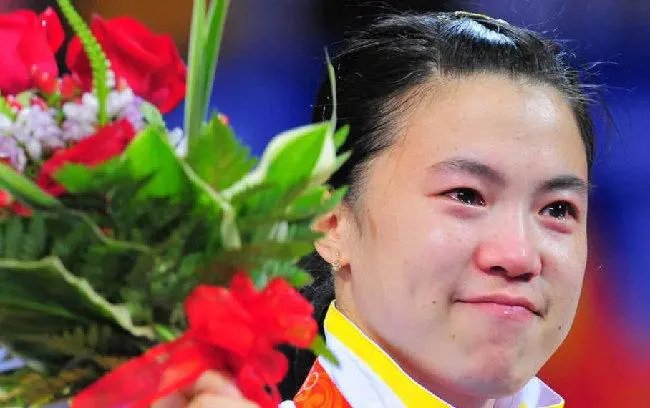 中国乒乓球女子最强运动员排名:第一,张怡宁,成绩为两个奥运会冠军,两