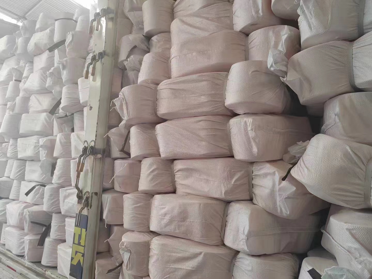 博拉莫代尔棉纱面料结合了两种纤维的优点,其优点包括:舒适度高.