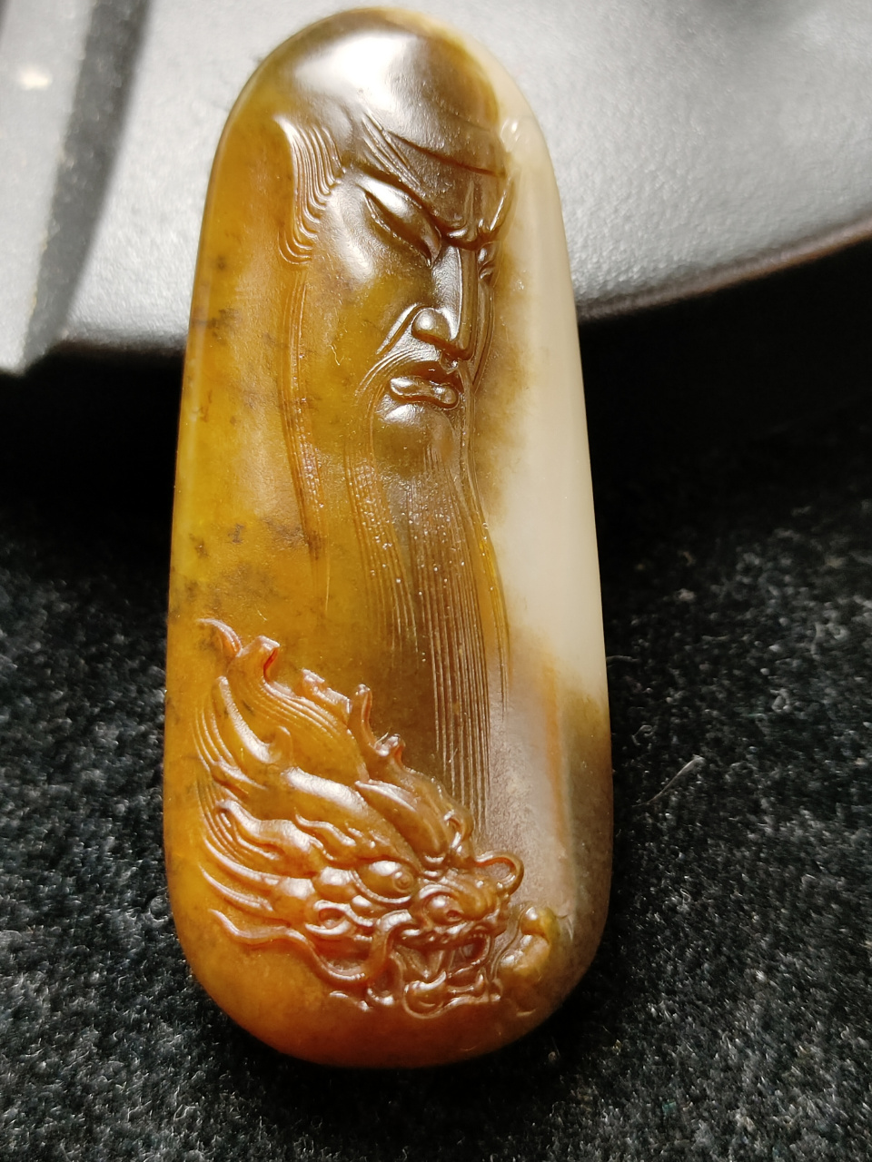 和田玉巧雕:武财神关公 ​长66.9毫米,宽25.5毫米,高16.4毫米,重51.