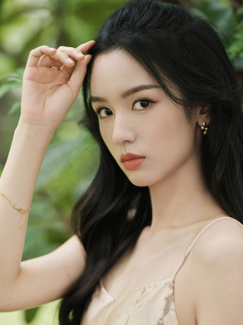 周也 吊带裙好美