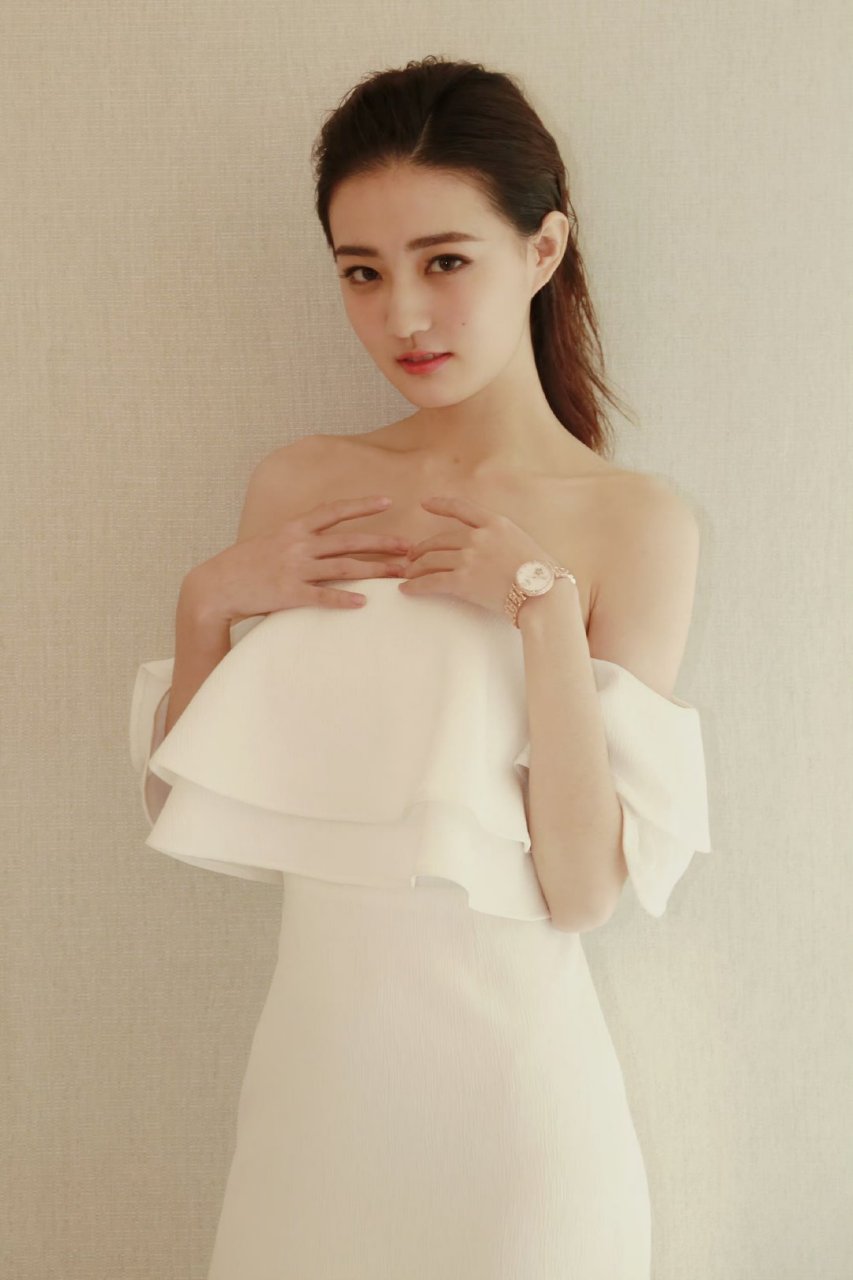 徐璐 白色抹胸裙