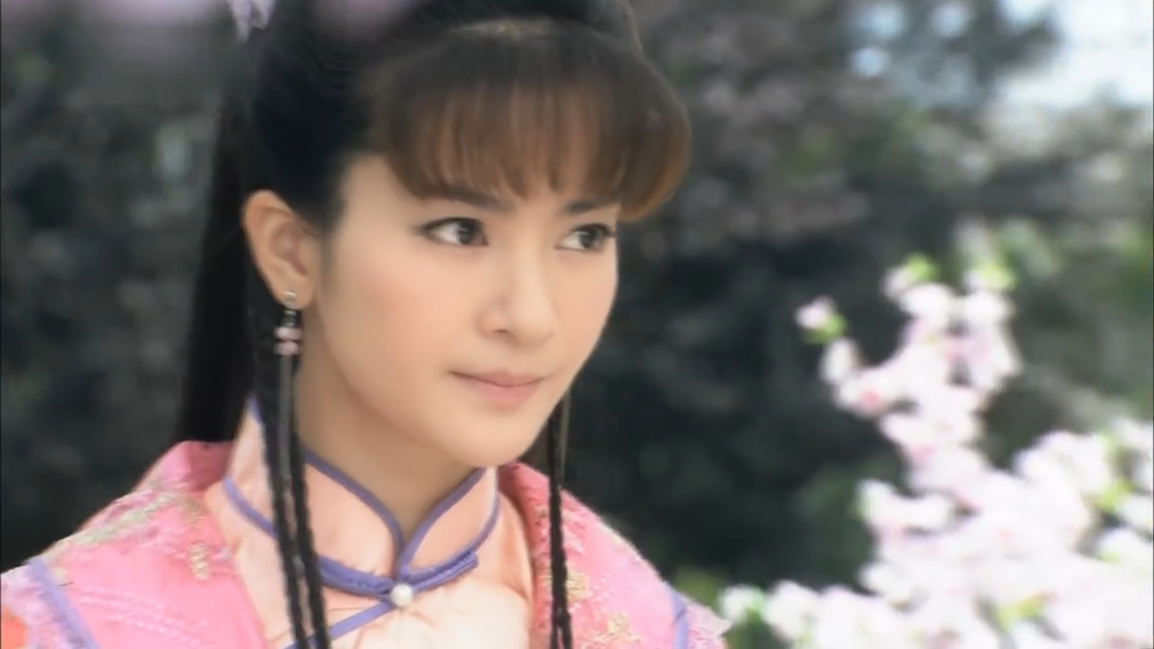 怪侠欧阳德·胡蝶·李晟  #美女##电视剧##武侠# 修图 粉衣 侠女