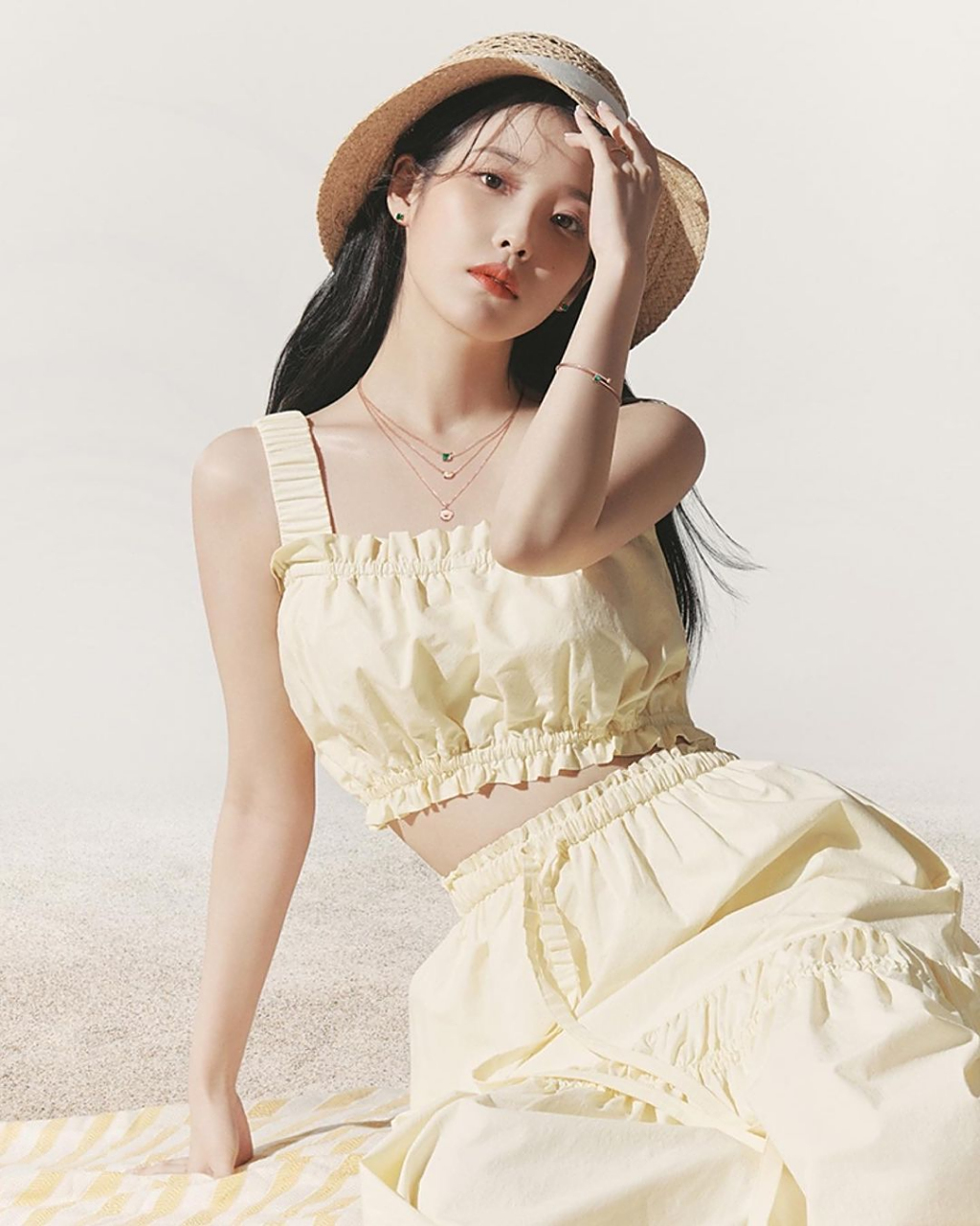 李知恩可以清纯可御姐,这两种风格,你最喜欢哪一种?#iu李知恩# #明星