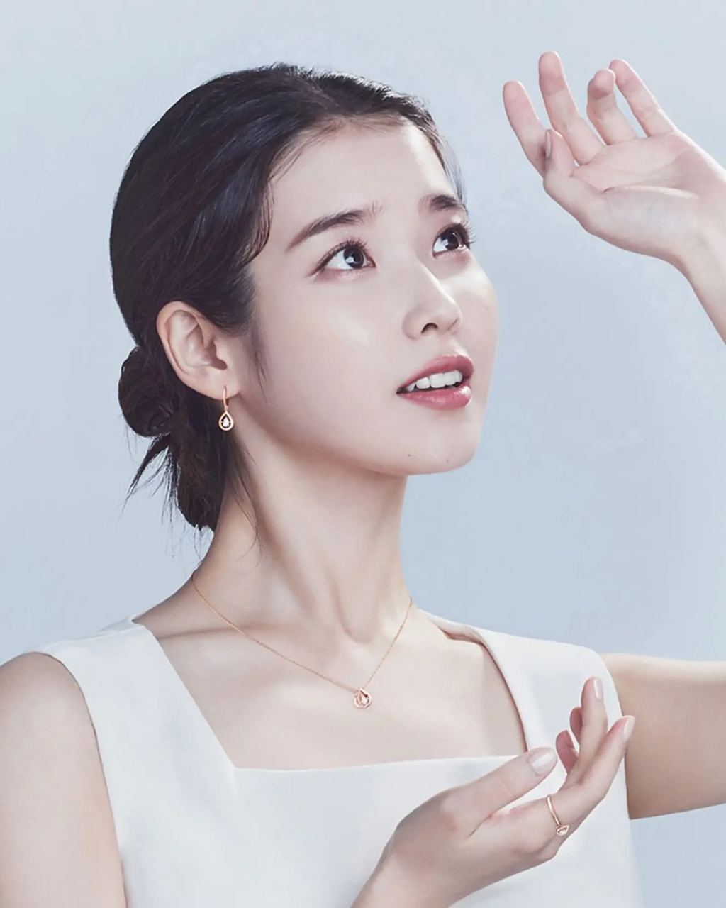 李知恩可以清纯可御姐,这两种风格,你最喜欢哪一种?#iu李知恩# #明星