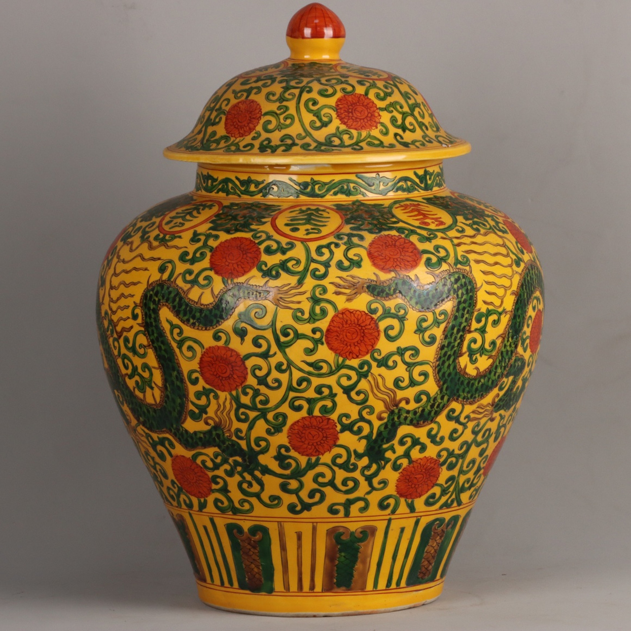 明代粉彩龙纹将军罐