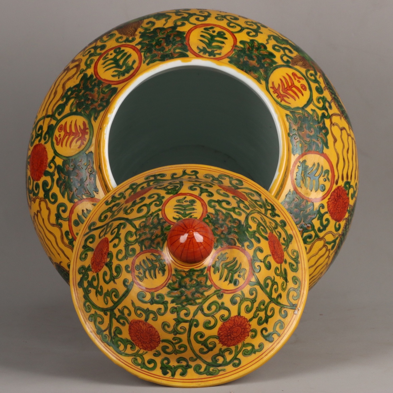 明代粉彩龙纹将军罐