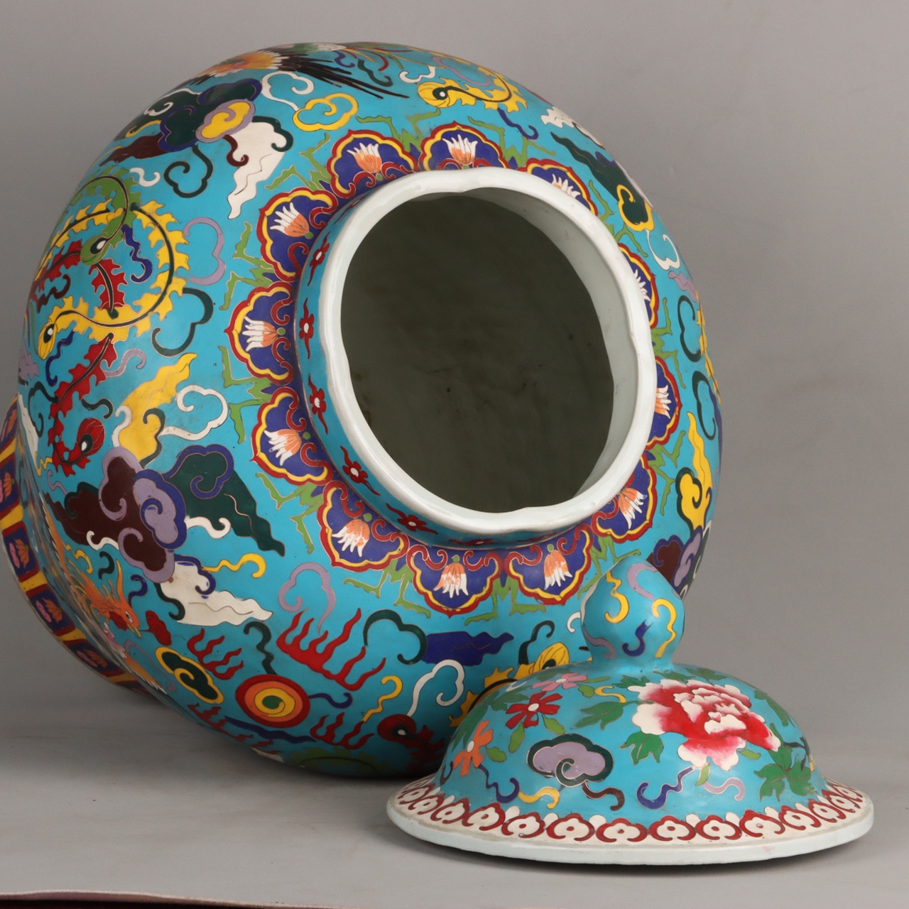 明代珐琅彩掐丝将军罐