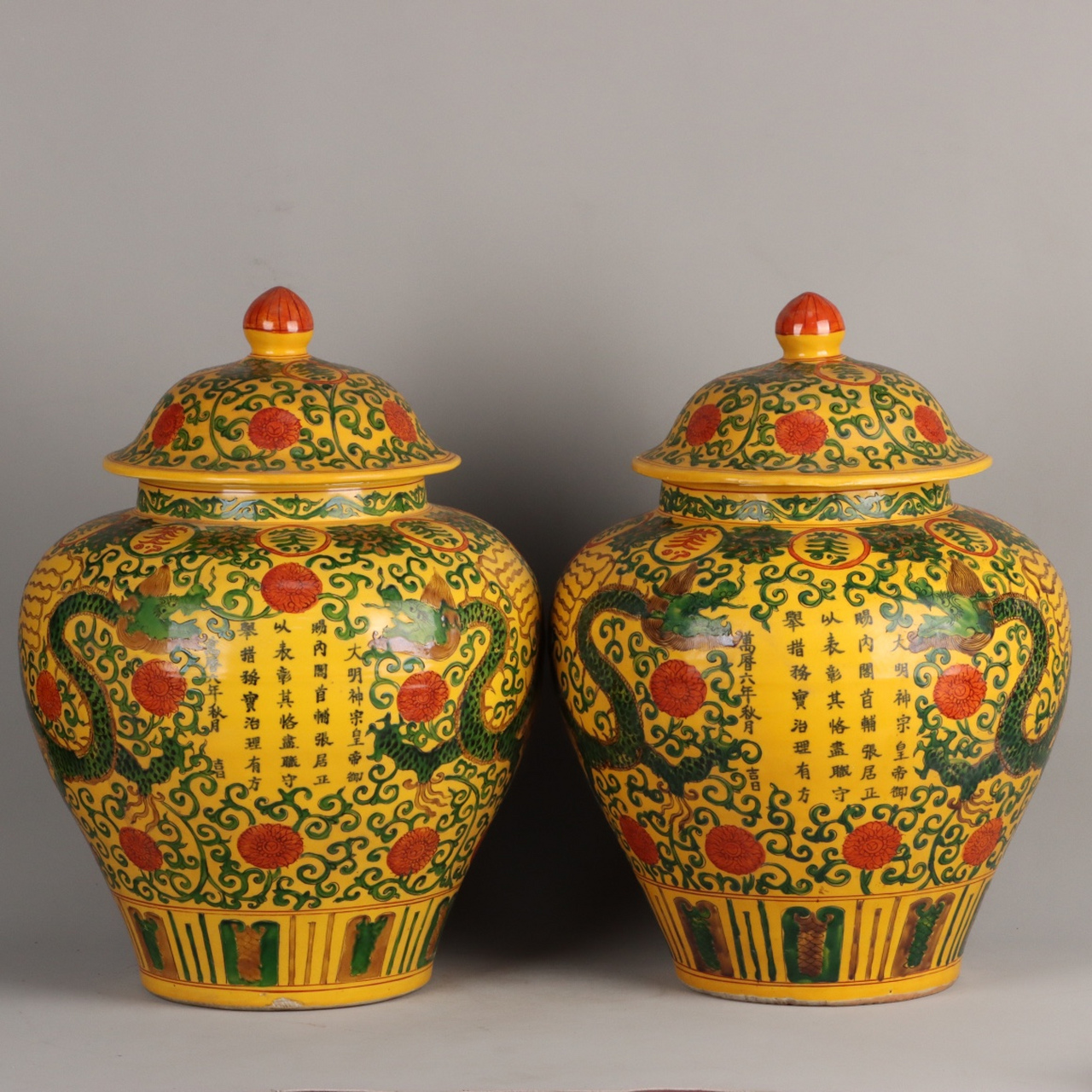 明代粉彩龙纹将军罐