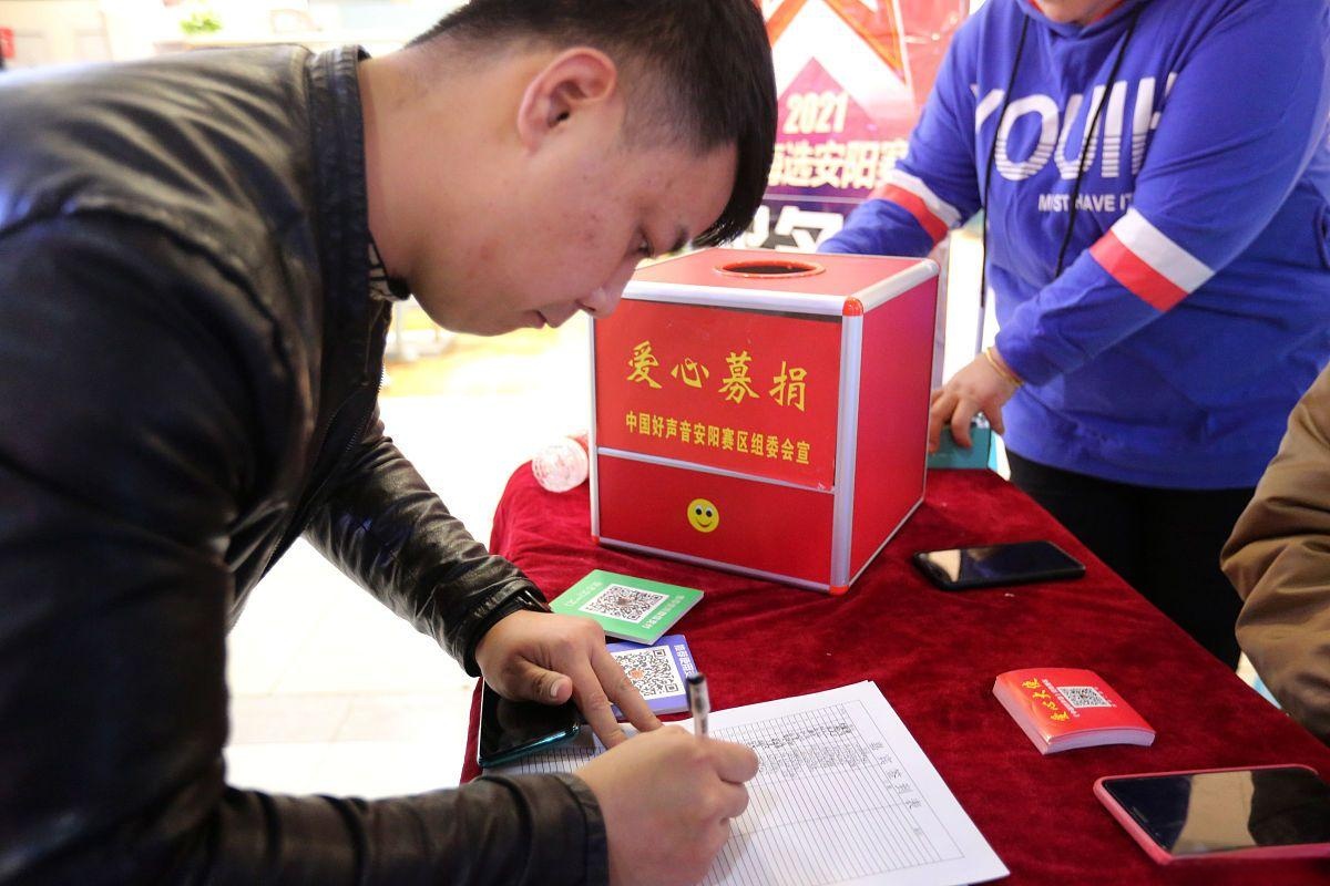 近日,一则"小孩捐款10元遭嫌弃"的事件在网络上掀起轩然大波,将公益