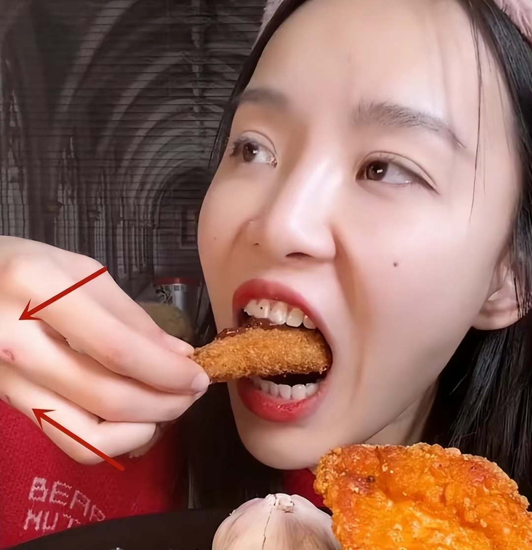 一些网友表示失望和不满,认为小贝的行为不诚实,不道德,有欺骗观众的