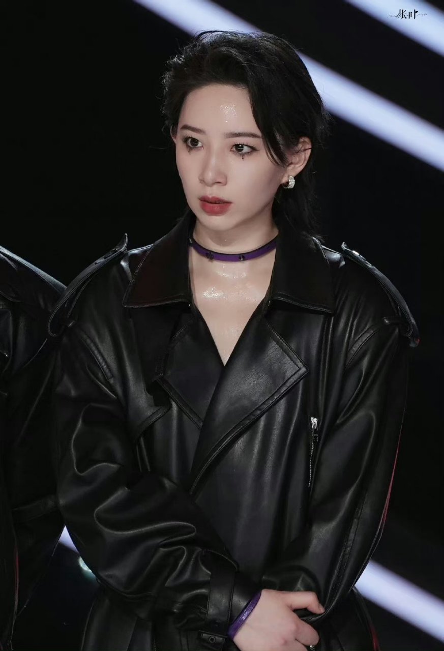 李斯丹妮露脐抹胸跳爵士  67李斯丹妮在这一期《了不起!