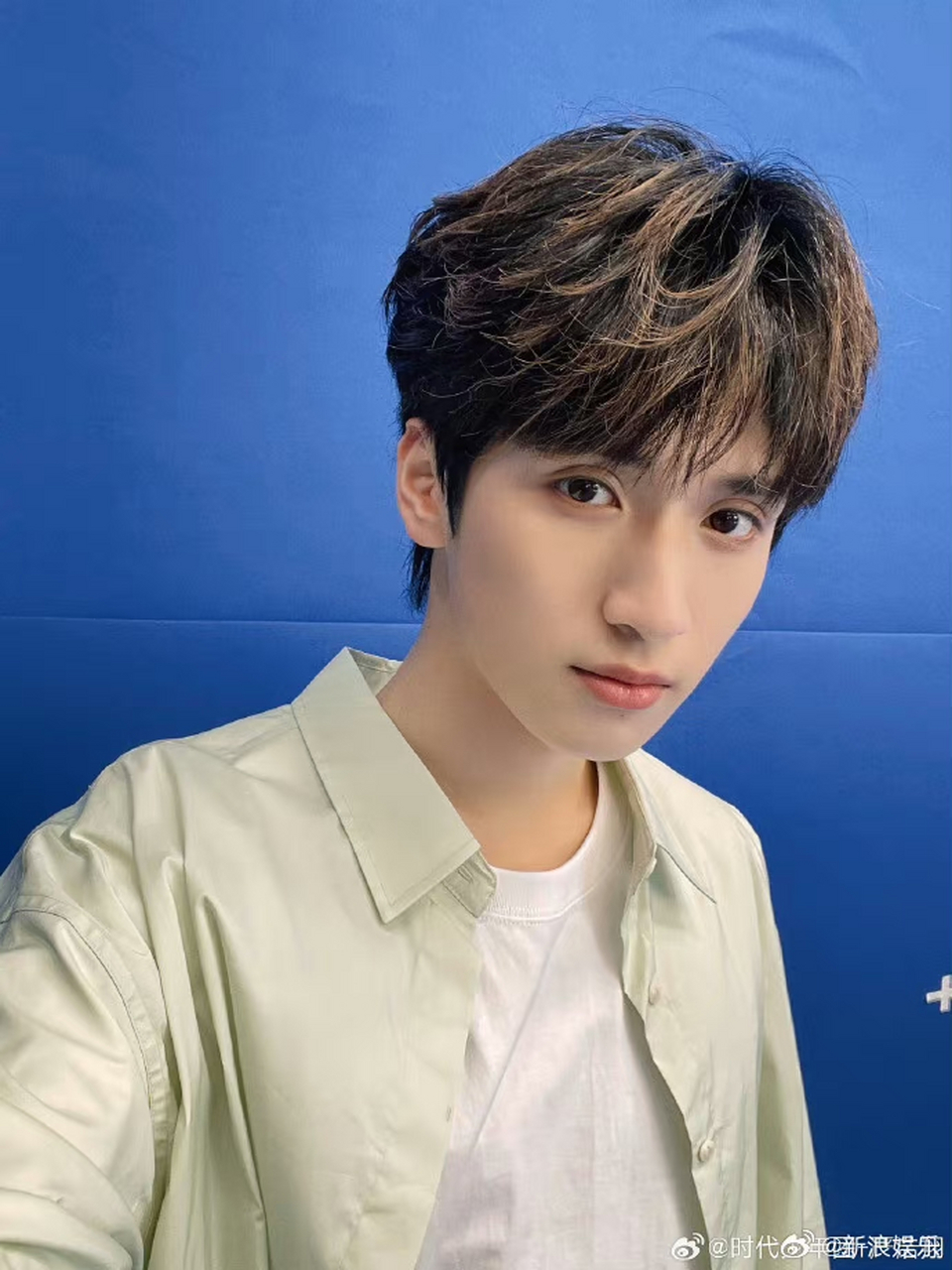 时代俊峰辟谣贺峻霖和严浩翔恋情