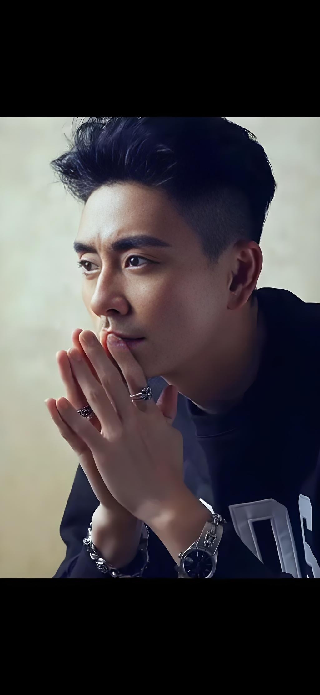黄宗泽痞帅痞帅的充满魅力,万人迷不是白叫的!